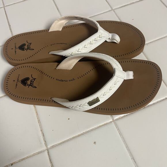 Reef Size 8 Flip Flop Womens Sandals White Cushion Lightweight Beach Summer - Picture 1 of 4
